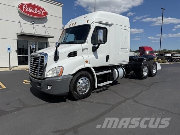 Freightliner CASCADIA 116 Cavalos Mecânicos