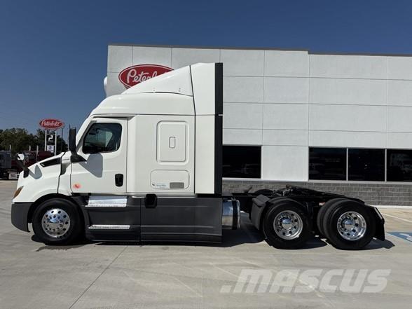 Freightliner CASCADIA 116 Cavalos Mecânicos