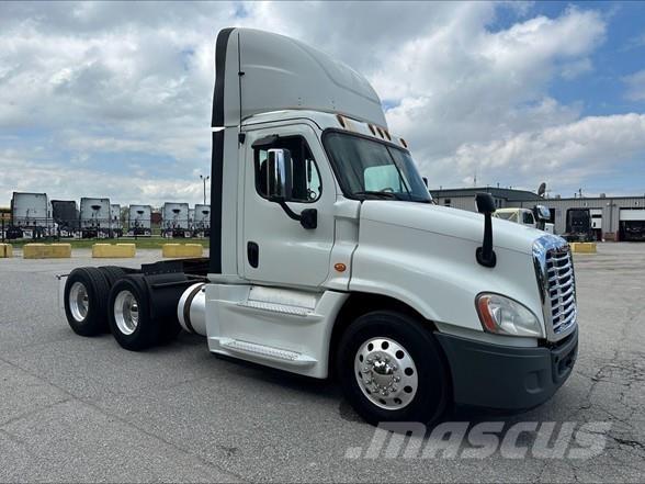 Freightliner CASCADIA 125 Cavalos Mecânicos