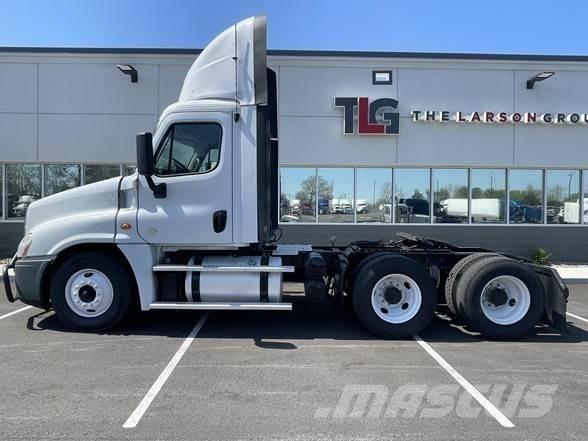Freightliner CASCADIA 126 Cavalos Mecânicos