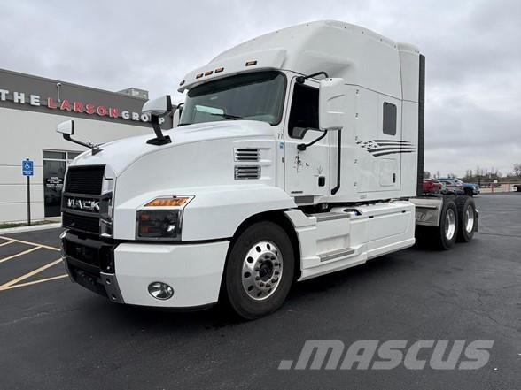 Mack ANTHEM 64T Cavalos Mecânicos