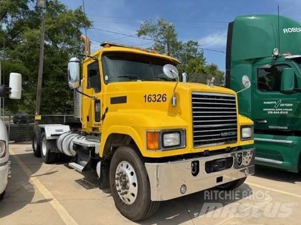 Mack PINNACLE CHU613 Cavalos Mecânicos