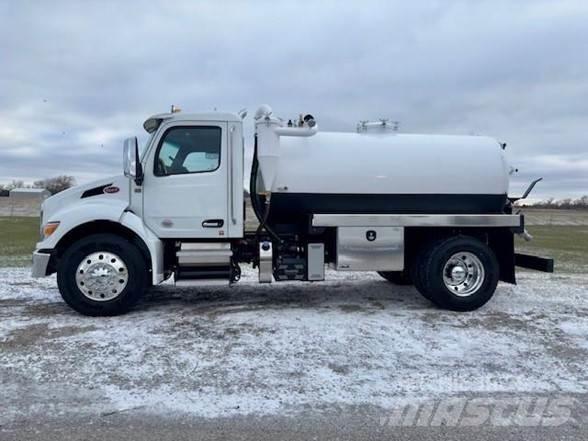 Peterbilt 536 Camiões-cisterna