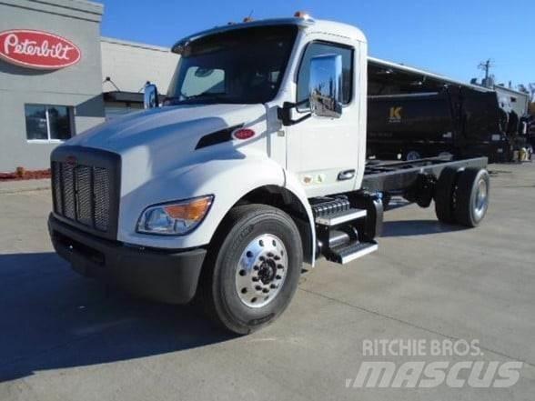 Peterbilt 536 Camiões de chassis e cabine