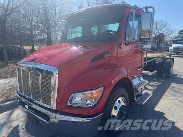 Peterbilt 536 Camiões de chassis e cabine