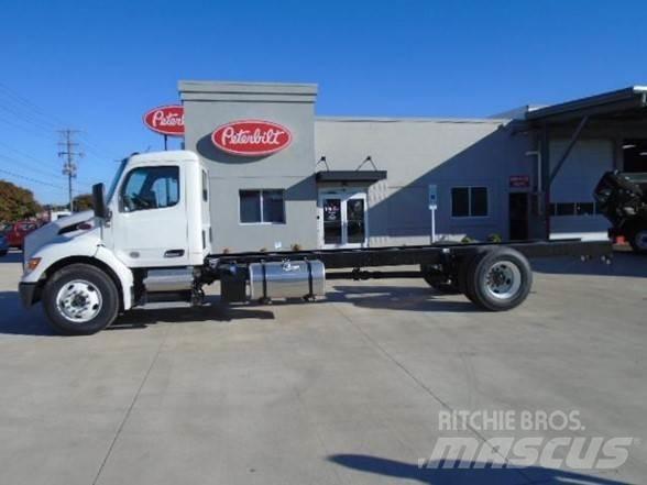 Peterbilt 536 Camiões de chassis e cabine