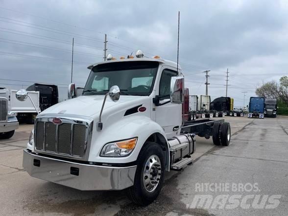 Peterbilt 536 Camiões de chassis e cabine