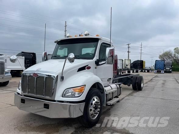 Peterbilt 536 Camiões de chassis e cabine