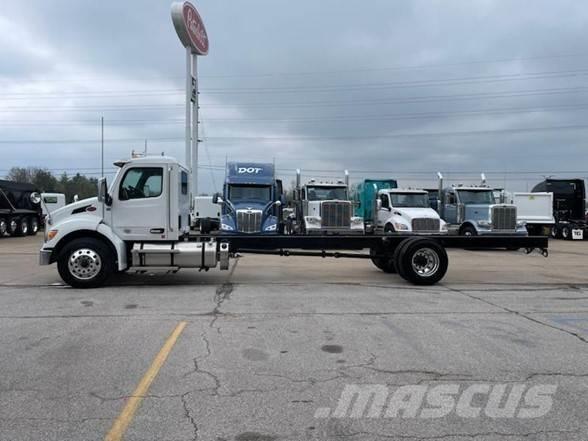 Peterbilt 536 Camiões de chassis e cabine