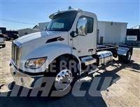 Peterbilt 537 Camiões de chassis e cabine