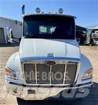 Peterbilt 537 Camiões de chassis e cabine