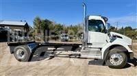 Peterbilt 537 Camiões de chassis e cabine