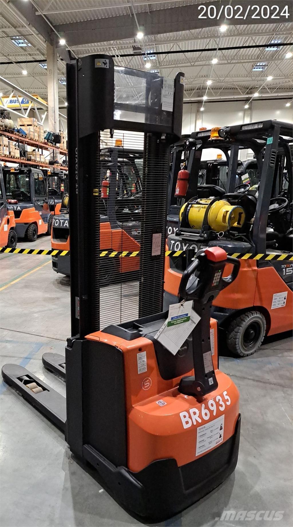 BT SWE100 Empilhador para operador externo