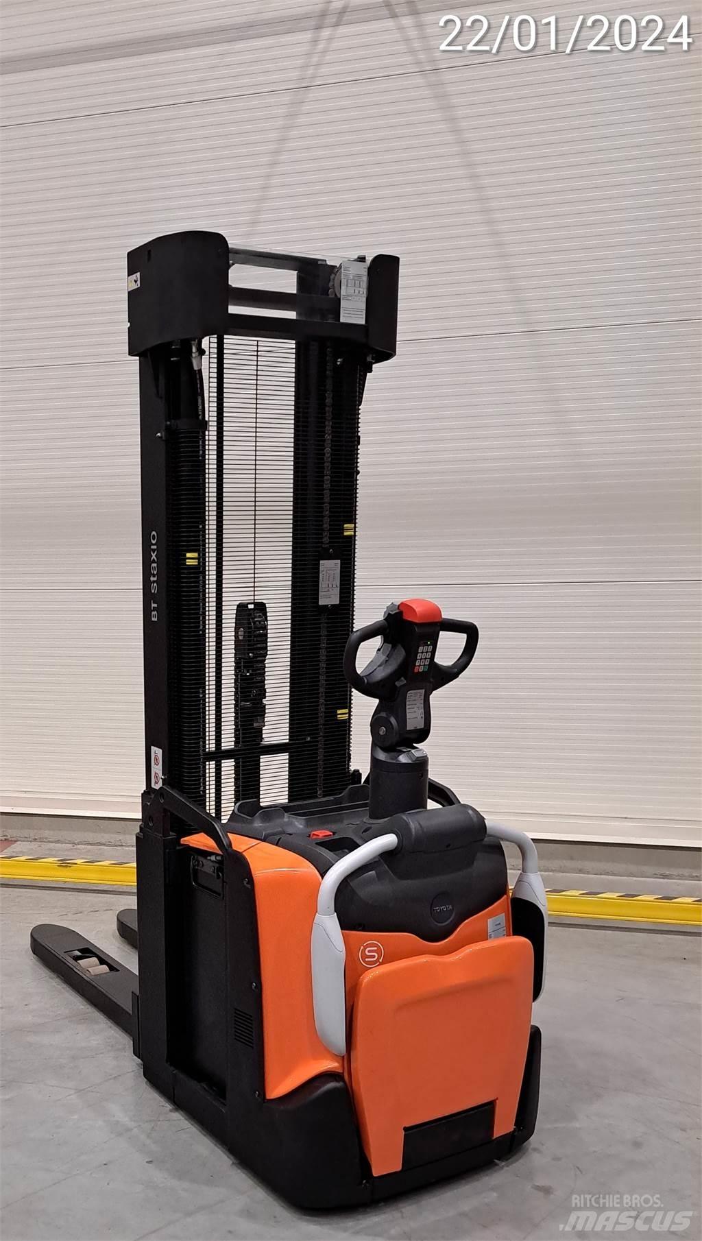 BT SPE160 Empilhador para operador externo
