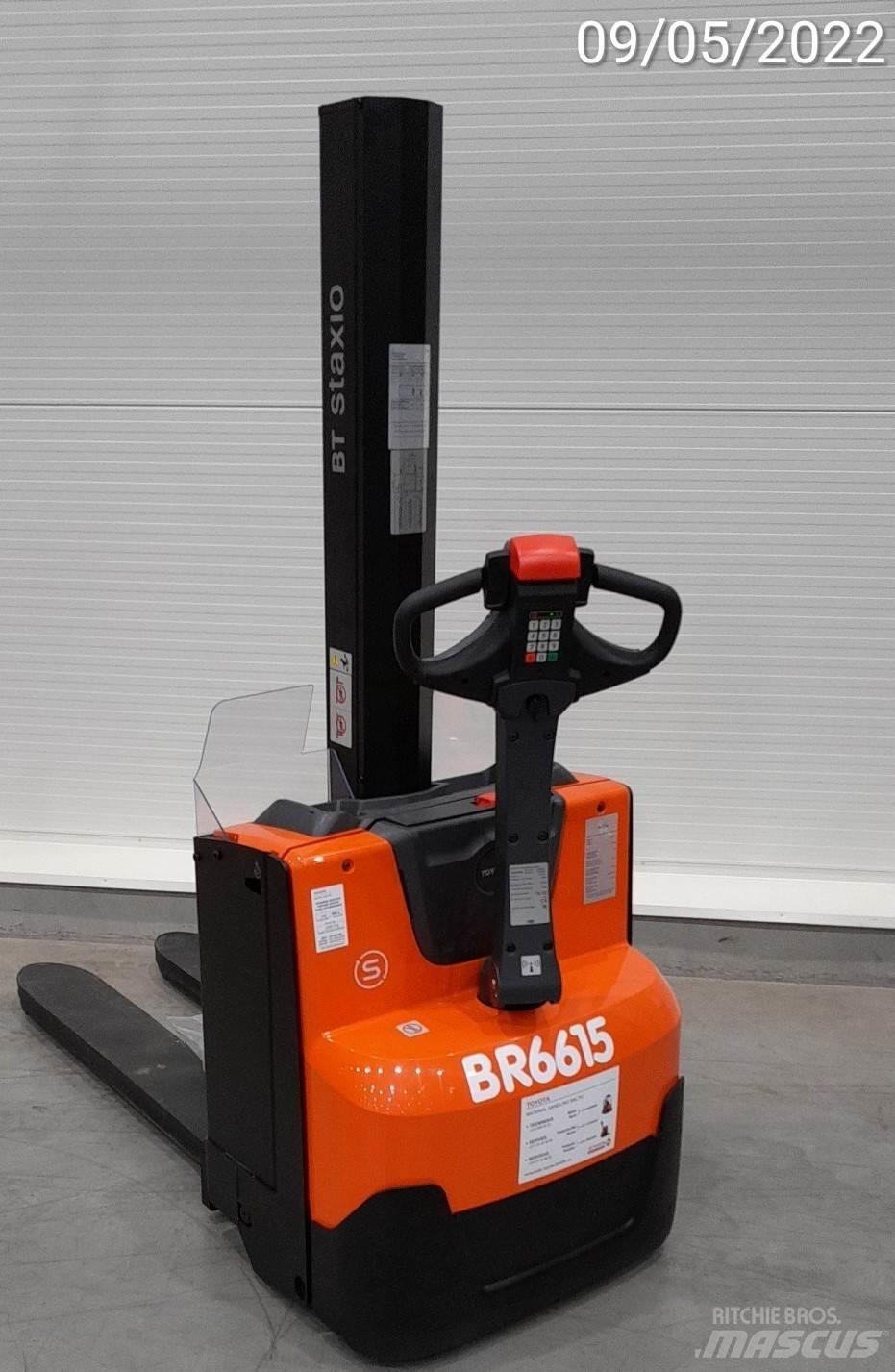 BT SWE080L Empilhador para operador externo