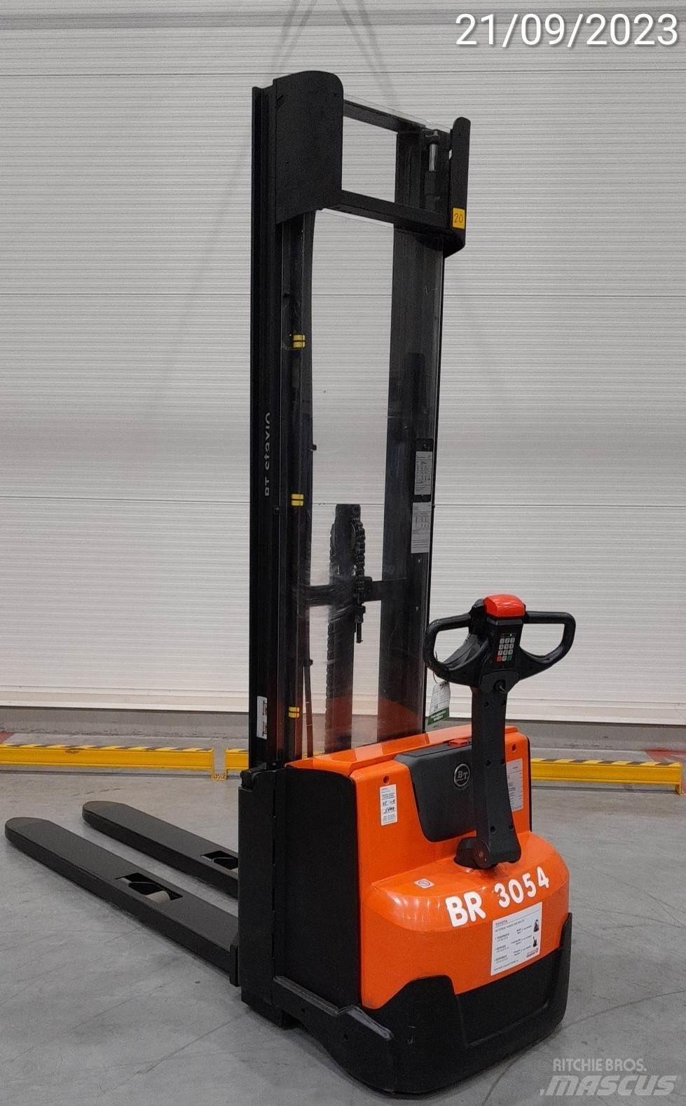 BT SWE140 Empilhador para operador externo
