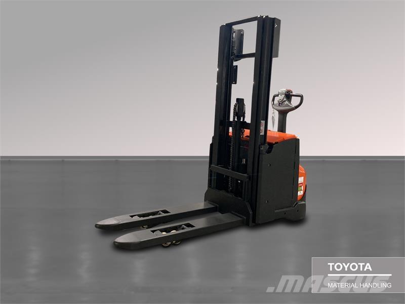 BT SWE120L Empilhador para operador externo