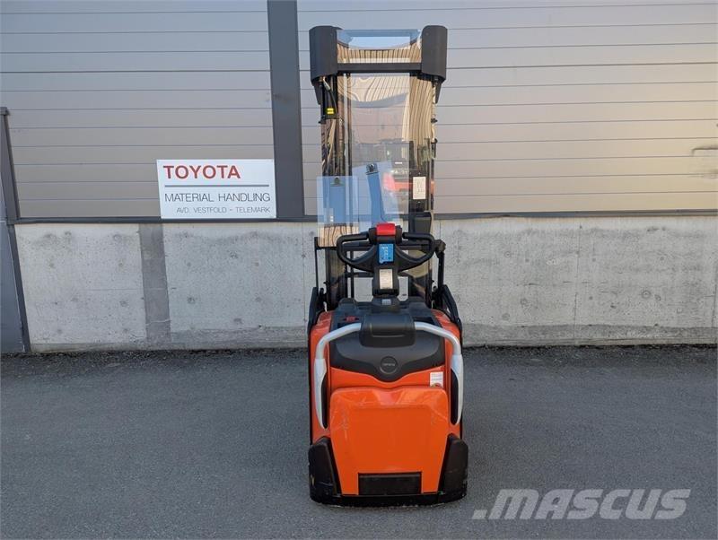 BT SPE160 Empilhador para operador externo