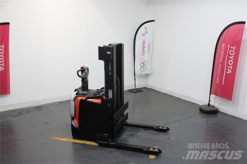 BT SPE140S Empilhador para operador externo