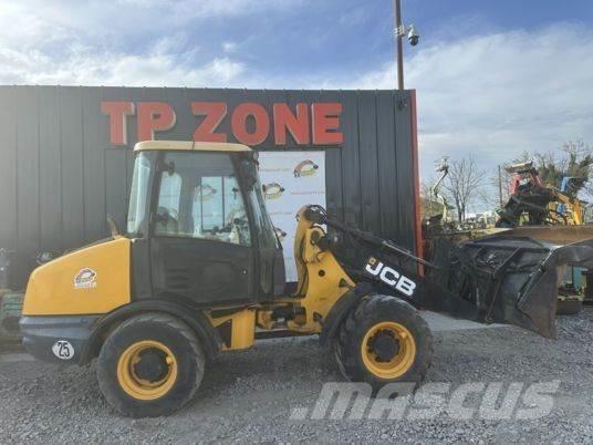 JCB 406 à 23500 € HT Carregadeiras de rodas