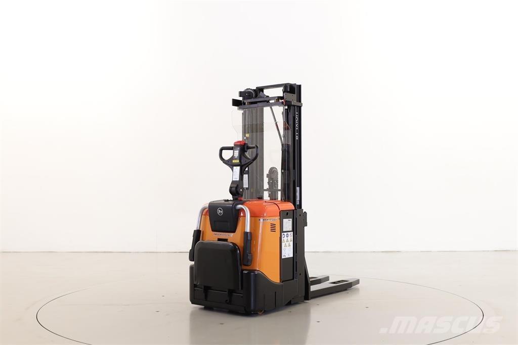 BT SPE125L Empilhador para operador externo