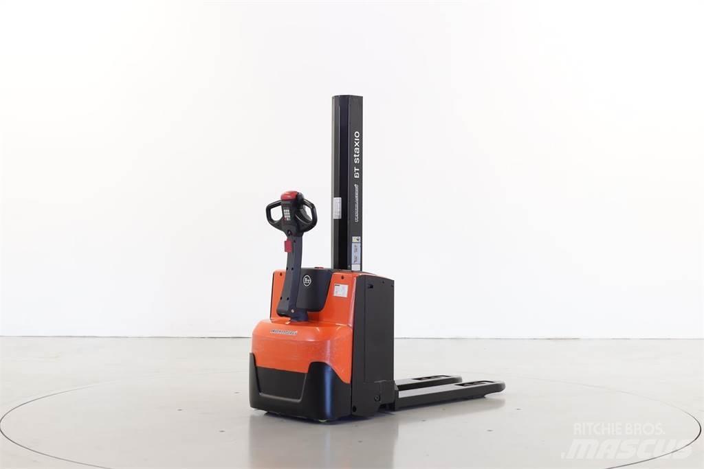 BT SWE-080-L Empilhador para operador externo