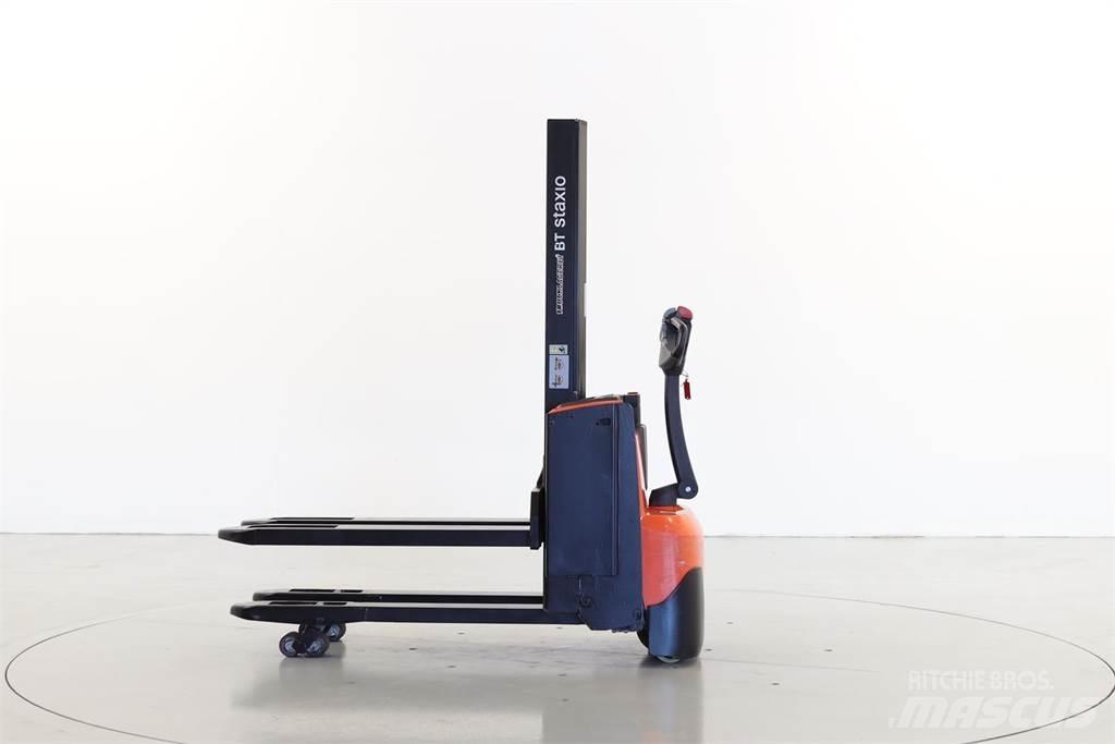 BT SWE-080-L Empilhador para operador externo