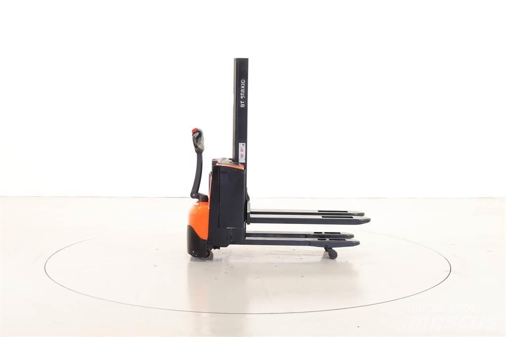 BT SWE-080-L Empilhador para operador externo