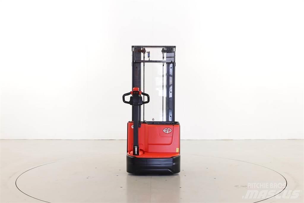 EP ESA121 Empilhador para operador externo