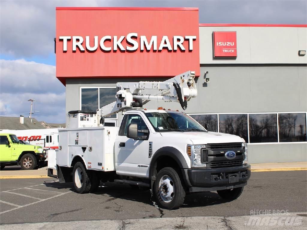 Ford F550 Plataformas aéreas montadas em camião