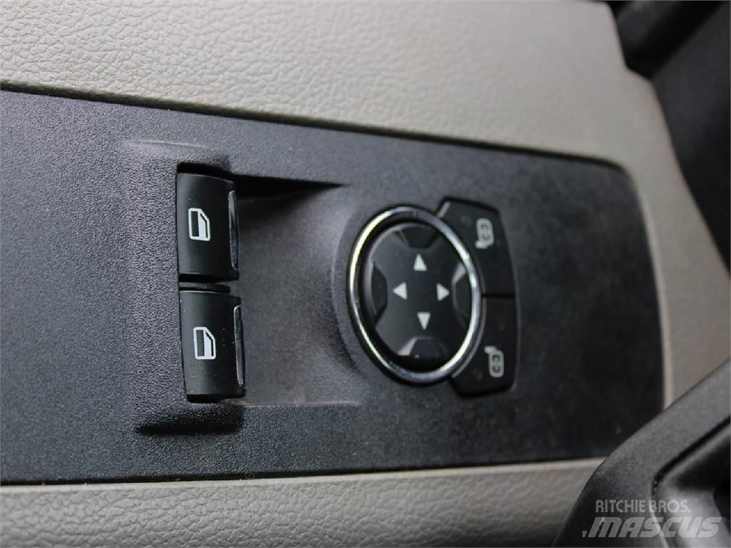 Ford F550 Plataformas aéreas montadas em camião