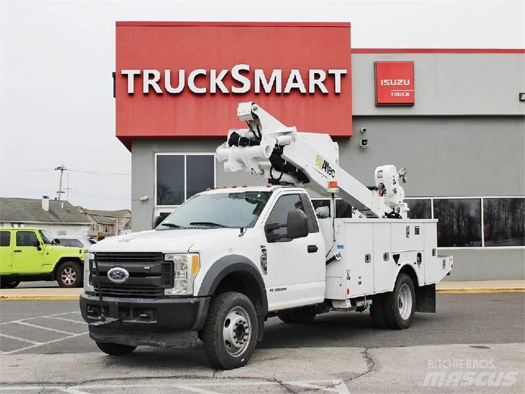 Ford F550 Plataformas aéreas montadas em camião