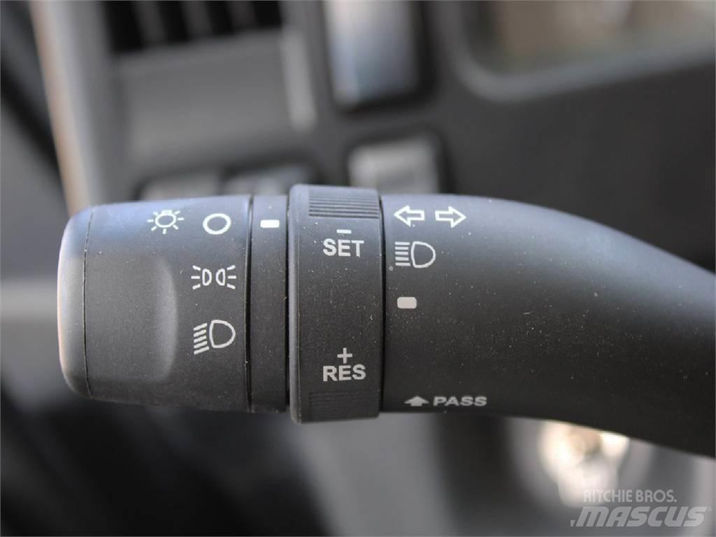 Isuzu FTR Caminhões de caixa fechada