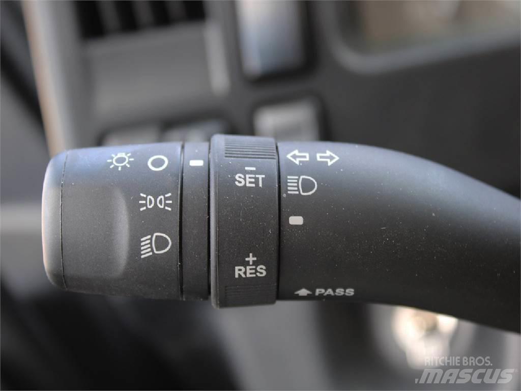 Isuzu FTR Caminhões de caixa fechada