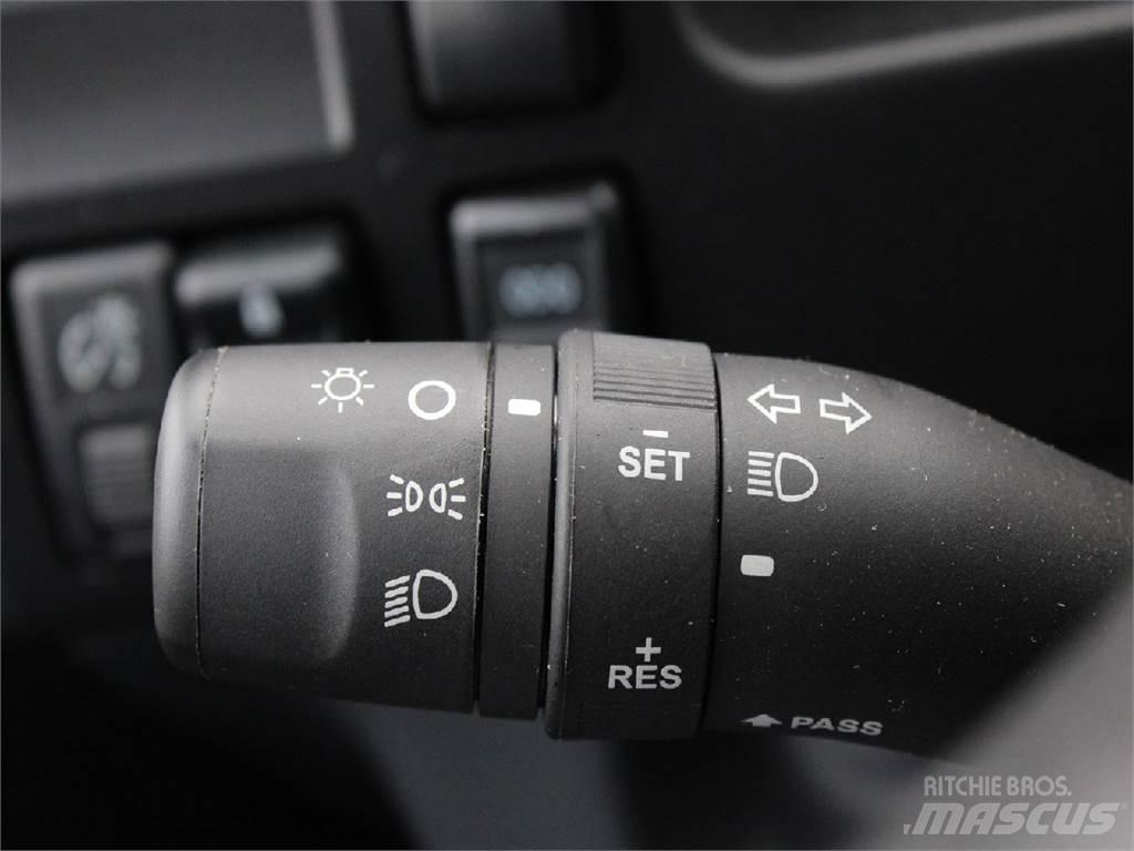 Isuzu NRR Caminhões de caixa fechada