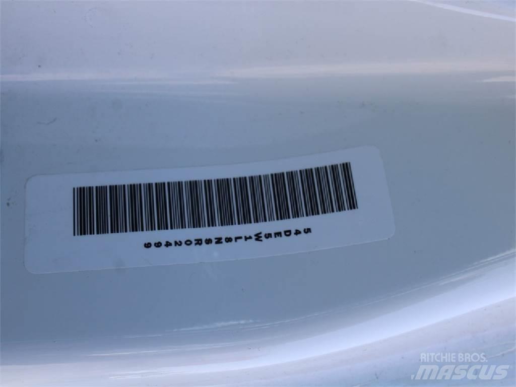Isuzu NRR Caminhões de caixa fechada
