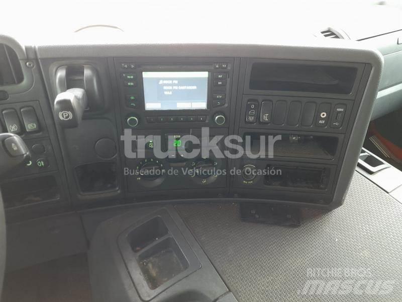 Scania P280 Caminhões de caixa fechada