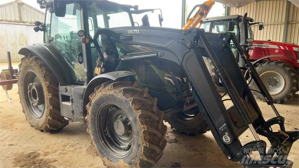 Valtra G135A Tratores Agrícolas usados