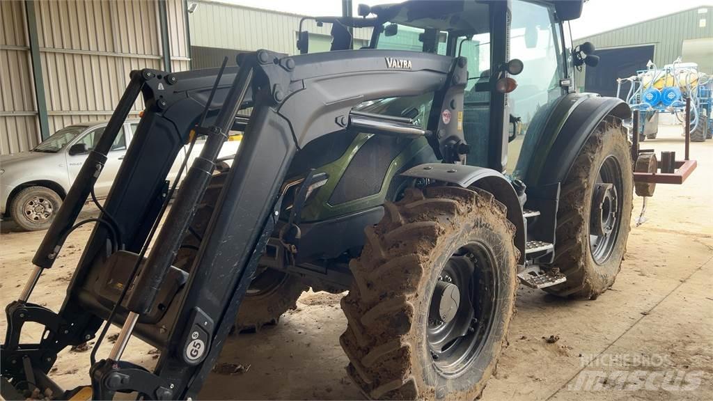 Valtra G135A Tratores Agrícolas usados