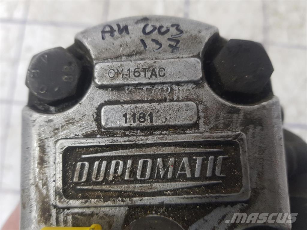  Duplomatic gear pump Peças e equipamento de gruas
