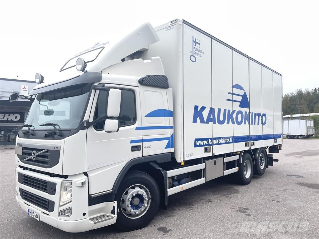 Volvo FM Caminhões de caixa fechada