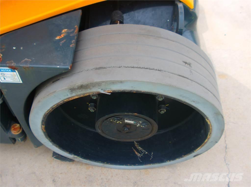 Haulotte HA12CJ+ Elevadores braços articulados