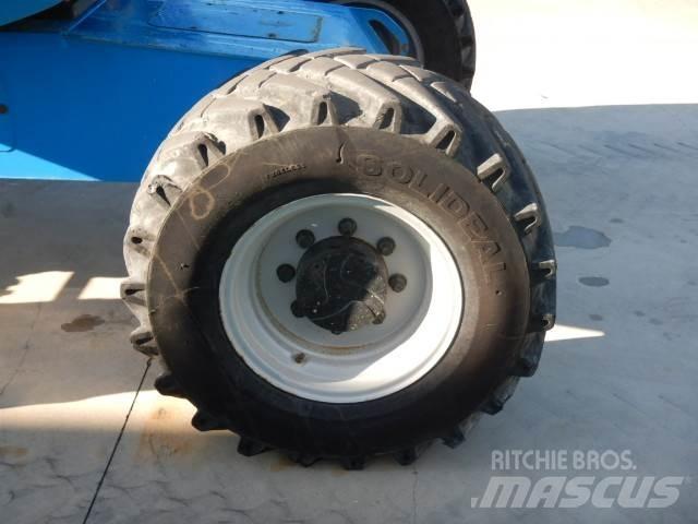 Manitou 200ATJ Elevadores braços articulados