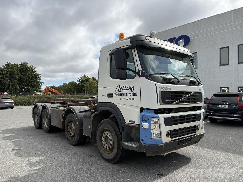 Volvo FM440 Camiões caixa desmontável com elevador de cabo