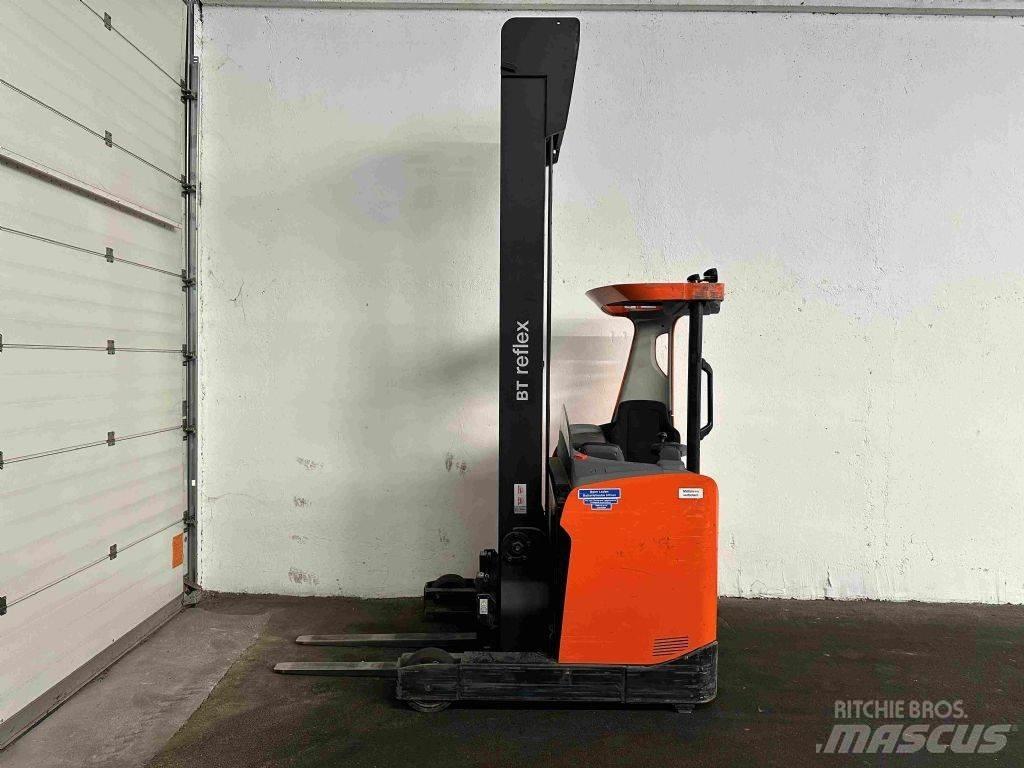 BT RRE 140 - TRIPLEX 9 m Empilhadores Elevadores