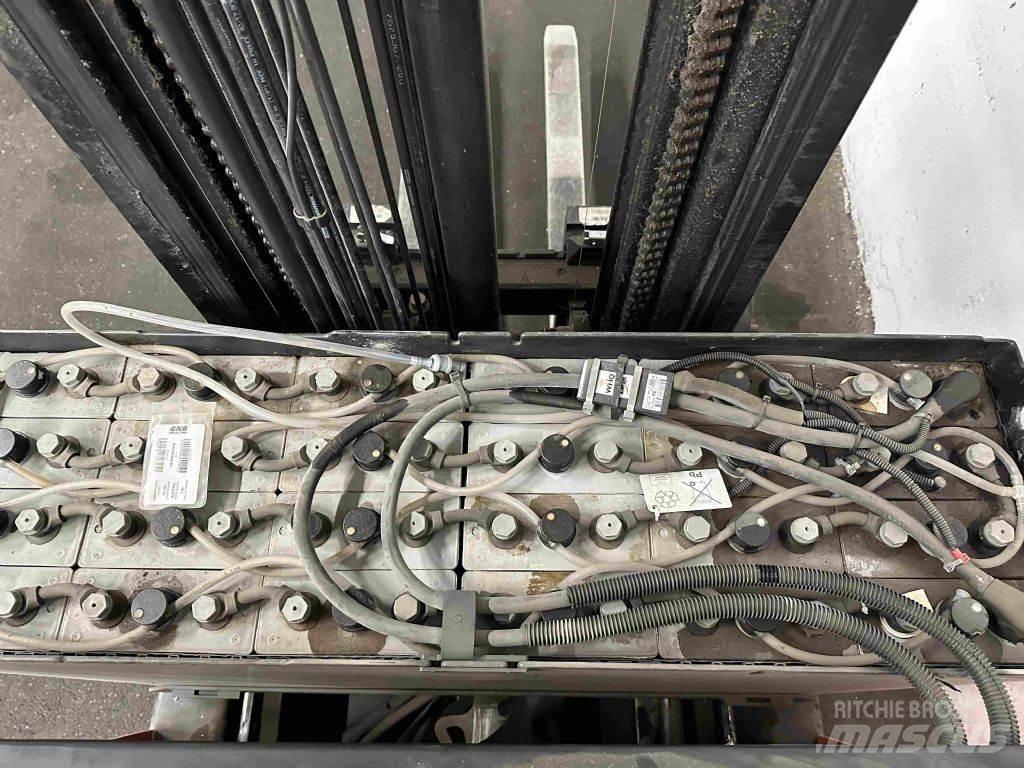 BT RRE 140 - TRIPLEX 9 m Empilhadores Elevadores