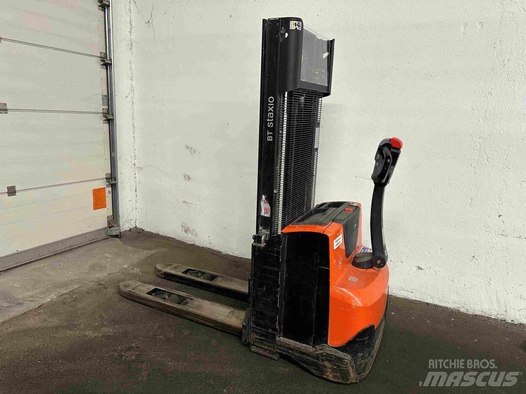 BT SWE 100 Empilhador para operador externo