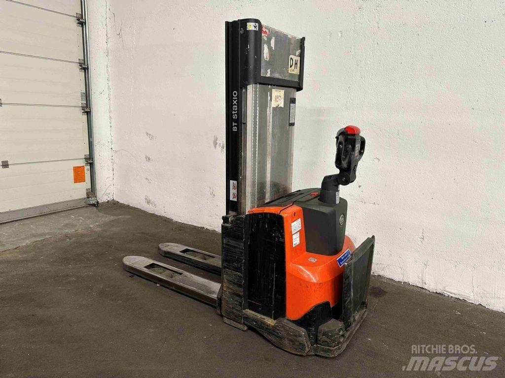 BT SWE 100 Empilhador para operador externo