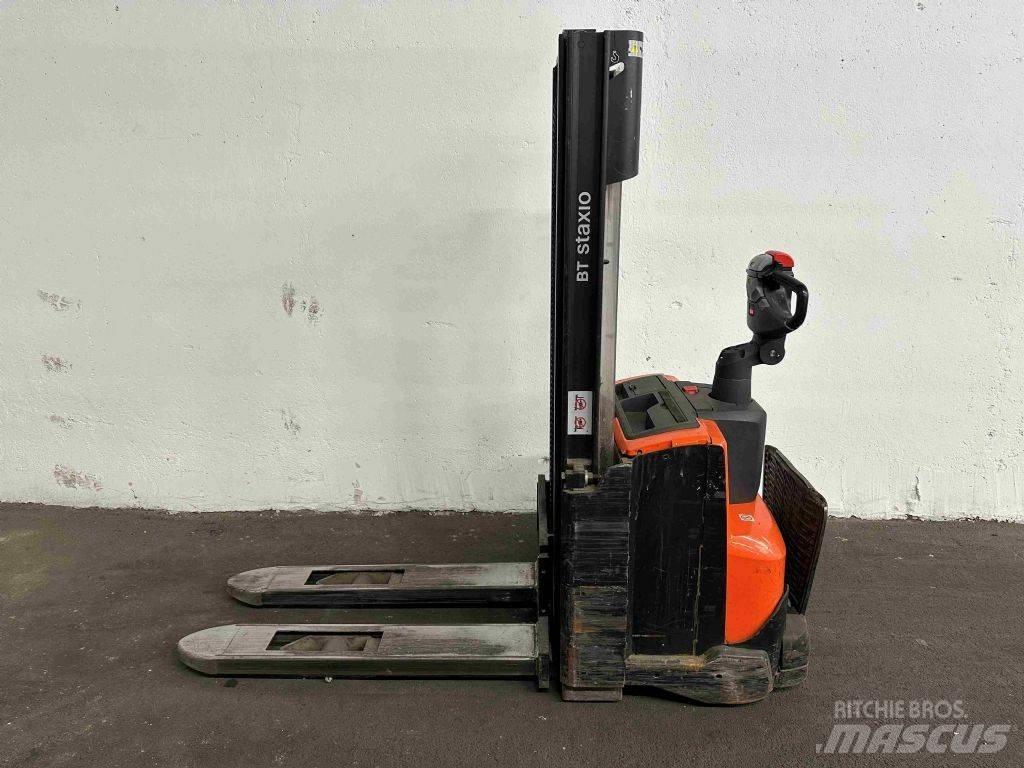 BT SWE 100 Empilhador para operador externo