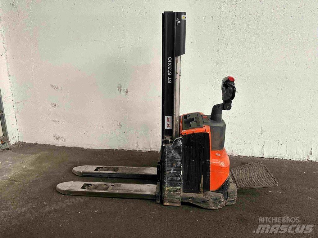 BT SWE 100 Empilhador para operador externo